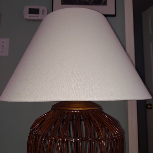Late 20th Century Woven Rattan Basket Table Lamp With White Shade For Sale In Saint Louis - Image 6 of 9