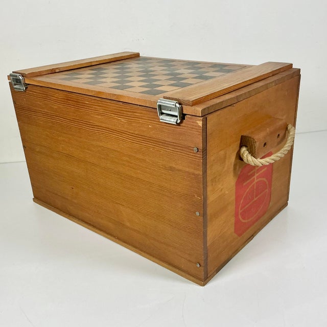 1990s Vintage Boho Chic Americana Rustic Commemorative Biscuit Pine Box Game Board For Sale - Image 9 of 18
