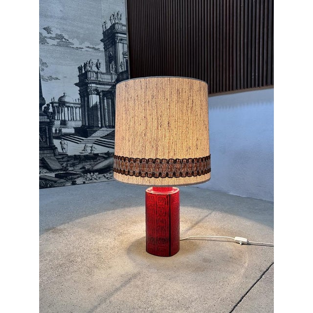 This large high quality ceramic table lamp was manufactured in West-Germany during the 1960s. It features a heavy vase-...
