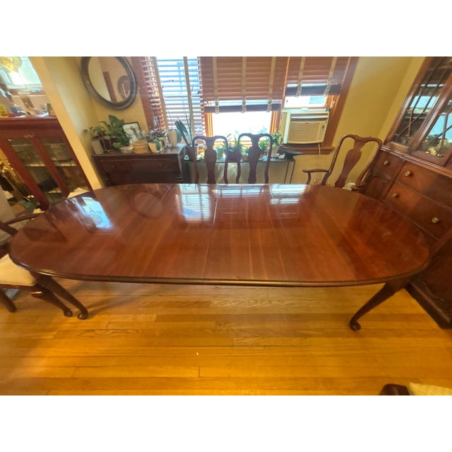 Ethan Allen Ethan Allen Solid Wood Dining Set – Oval Extension Table With 8 Chairs & Custom Table Pads For Sale - Image 4 of 18