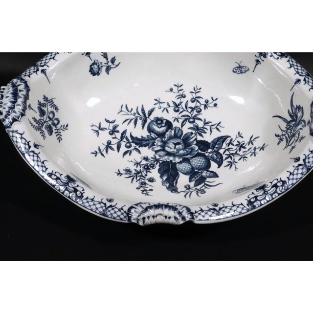Dr. Wall Worcester First Period Worcester Porcelain Pine Cone Pattern Shaped Basin For Sale - Image 4 of 15