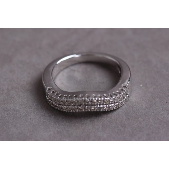 14 Karat White Gold Ring with Numerous Brilliant-Cut Diamonds, 1990s For Sale - Image 4 of 4