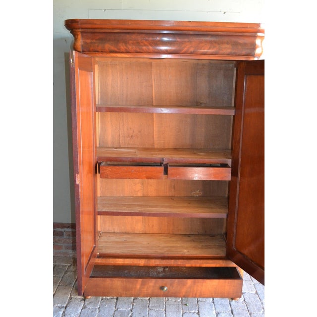 19th-century Dutch mahogany Biedermeier chest of drawers. Height: 173 cm. Width: 116 cm. Depth: 45 cm. Fully removable....
