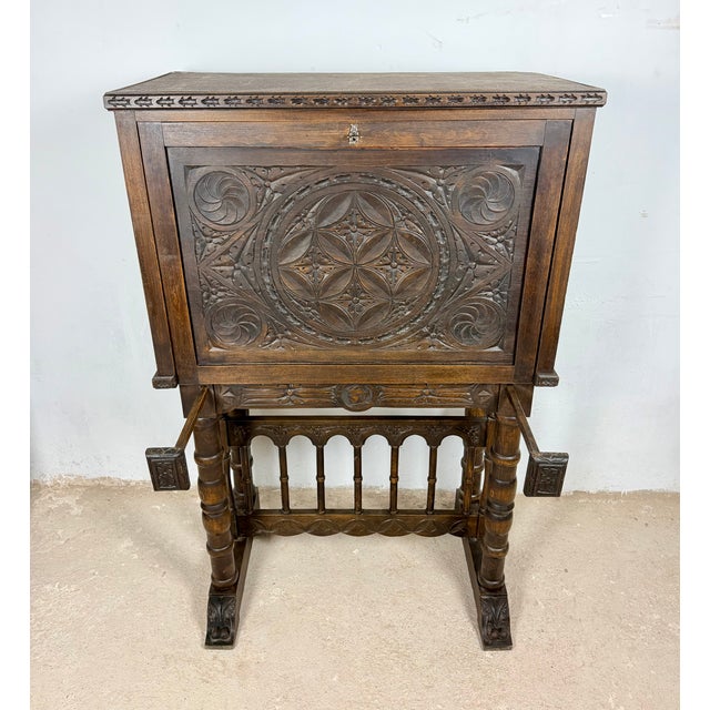 Impressive Spanish cabinet on stand or bargueño dating from the 20th century, crafted in wood and richly carved...