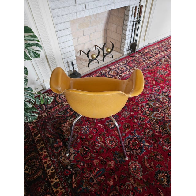 Mid-Century Modern 1960s Atomic Fiberglass Accent Chair Attributed to Krueger Metal Products For Sale - Image 3 of 7