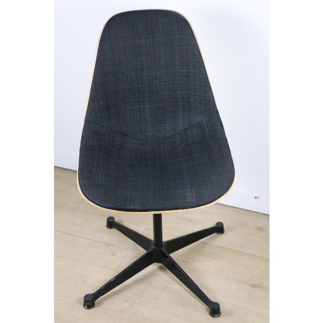 Mid-Century Modern Adjustable Swivel Chair in Fiberglass by Charles and Ray Eames for Herman Miller, 1960s For Sale - Image 3 of 16