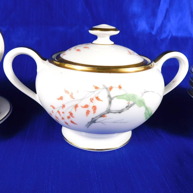 This is a set marked Thomas Bavaria in pattern number 7406. The set includes a gravy boat with attached underplate, a...