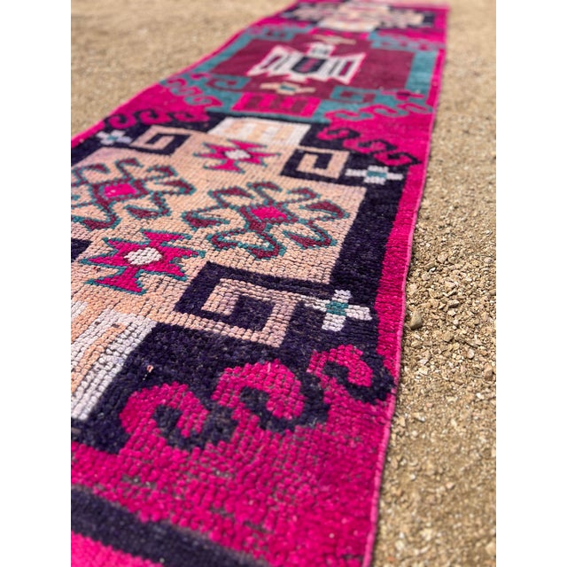 1940s Vintage Kurdish Geometric Pattern Hot Pink Tribal Runner Rug For Sale - Image 10 of 10