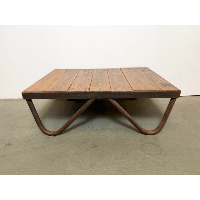 - Vintage Industrial coffee table manufactured in the 1960s - Made of solid wood and iron - Weight of the table is 18 kg.