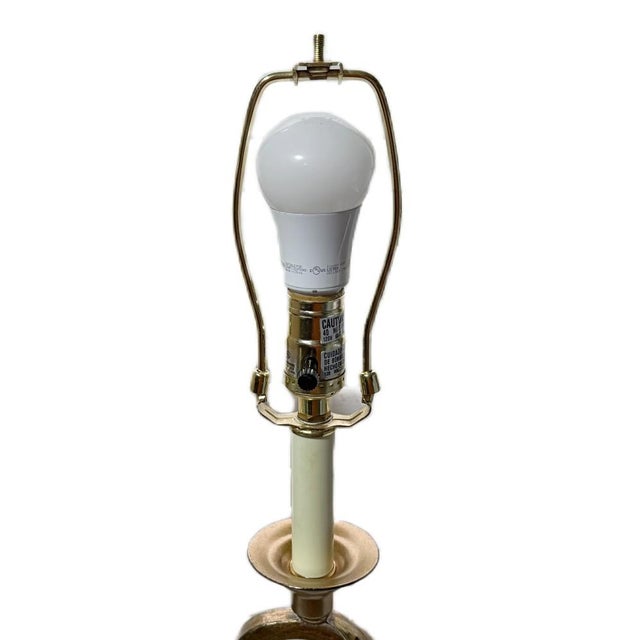1960s Vintage Art Deco Hollywood Regency Twin Toleware Table Lamp For Sale - Image 5 of 5