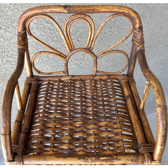 Charming Mid 20th-Century Four-Tier Decorative Tortoiseshell Rattan Storage Shelf For Sale - Image 12 of 17