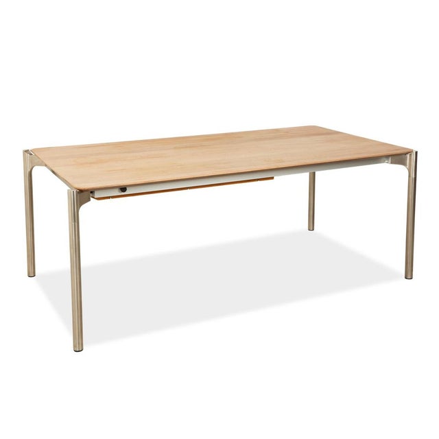 Venjakob Colorado: The perfect stage for your guests. This dining table is a masterpiece of German craftsmanship,...