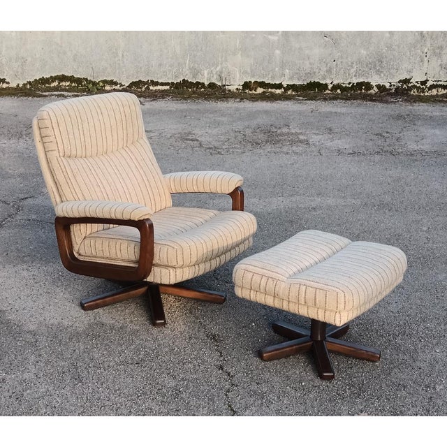 Set of Mid-Century Swivel Armchair and Ottoman in Tweed and Wood, 1970 For Sale - Image 14 of 14