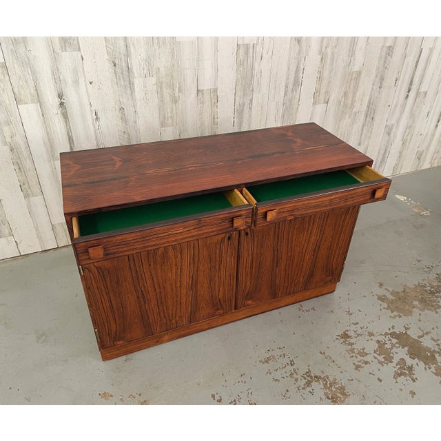 1970s Danish Modern Rosewood Credenza For Sale - Image 5 of 12