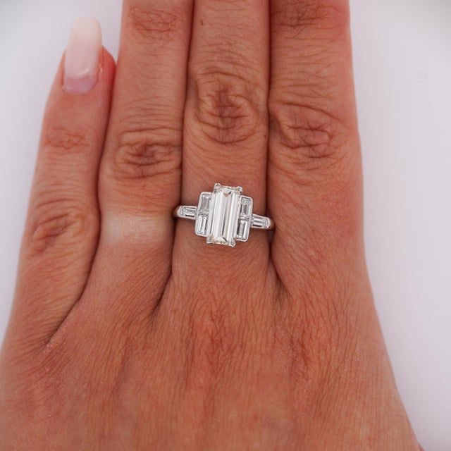 Silver 1930s Gia Certified 1.56 Carat Long Emerald Cut Diamond Vintage Art Deco Platinum Ring, Size 5 For Sale - Image 8 of 12