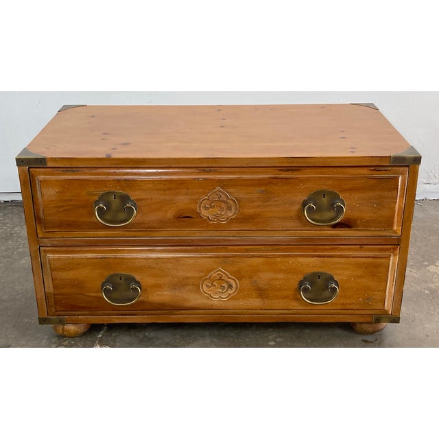 Mid-Century Modern Vintage Henredon Two Drawer Campaign Chest Coffee Table For Sale - Image 3 of 11