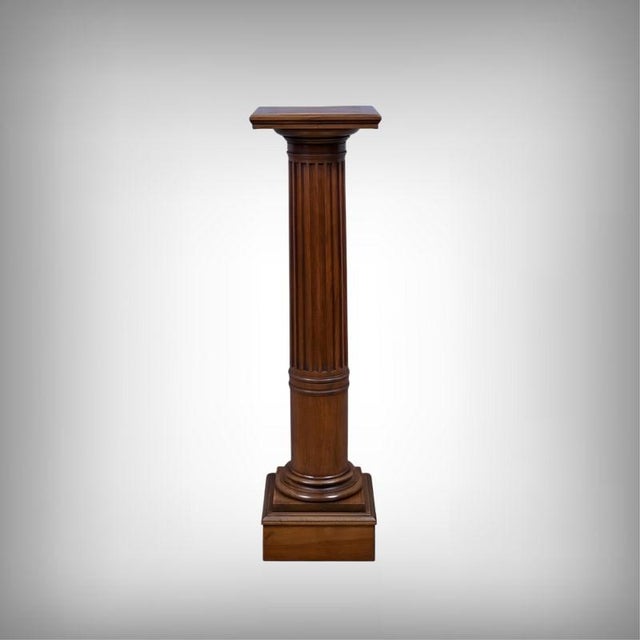Antique Louis XVI Style Walnut Column, 1800s, in Restored conditions. Designed before 1890