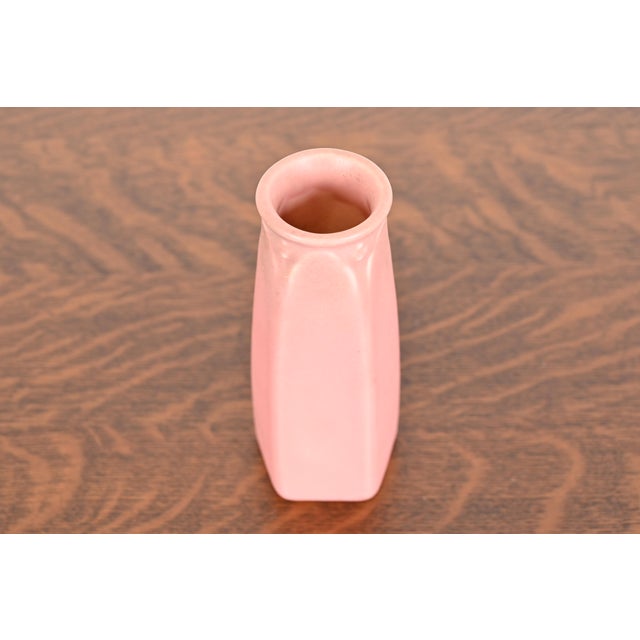 A gorgeous Arts & Crafts period glazed art pottery vase By Rookwood Pottery USA, 1928 Glazed ceramic in a beautiful light...