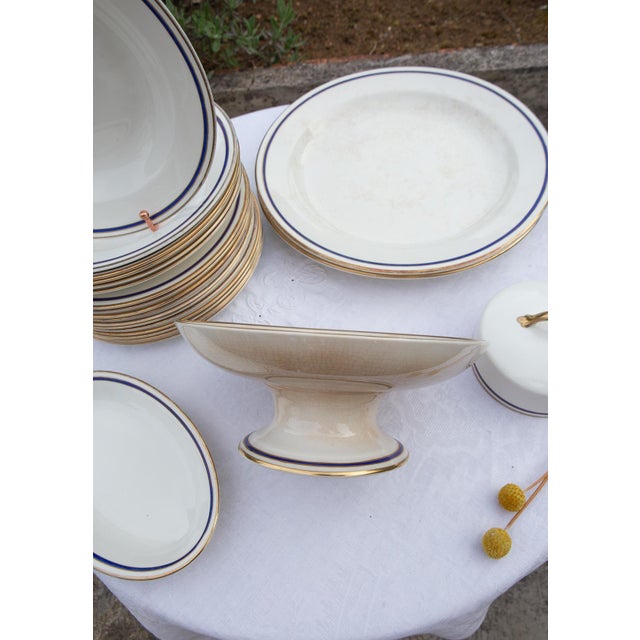 The set consists of the following 24 pieces: 12 dinner plates (24 cm diameter) 6 soup plates (24 cm diameter) 1 relish...
