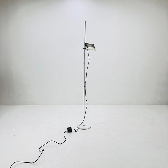 Large Mid-Century Minimalist Floor Lamp by Gianfranco Frattini, 1970s For Sale - Image 4 of 11