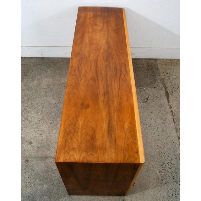 Wonderful blonde maple and walnut 6 drawer dresser, credenza or sideboard by T.H. Robsjohn-Gibbings for Widdicomb in...