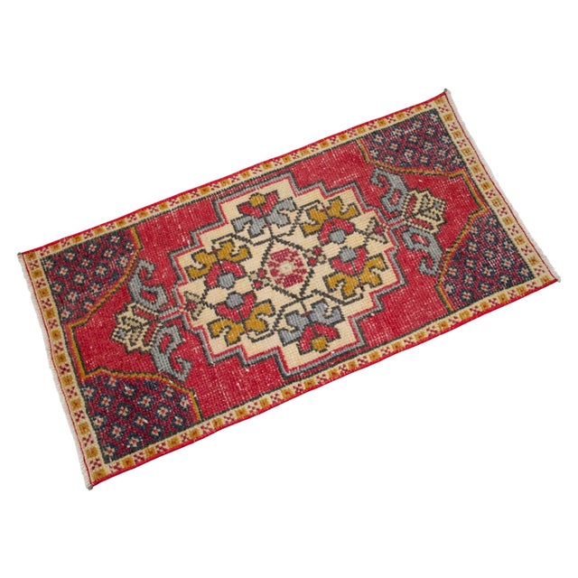 1970s Hand Knotted Low Pile Turkish Petite Rug Entry Decor, Bath Mat - 19'' X 38'' For Sale - Image 4 of 14