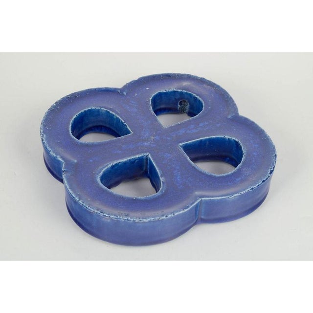 Gustavsberg wall relief with hanging hole. Decorative stoneware wall relief in an organic four-lobed form with open...