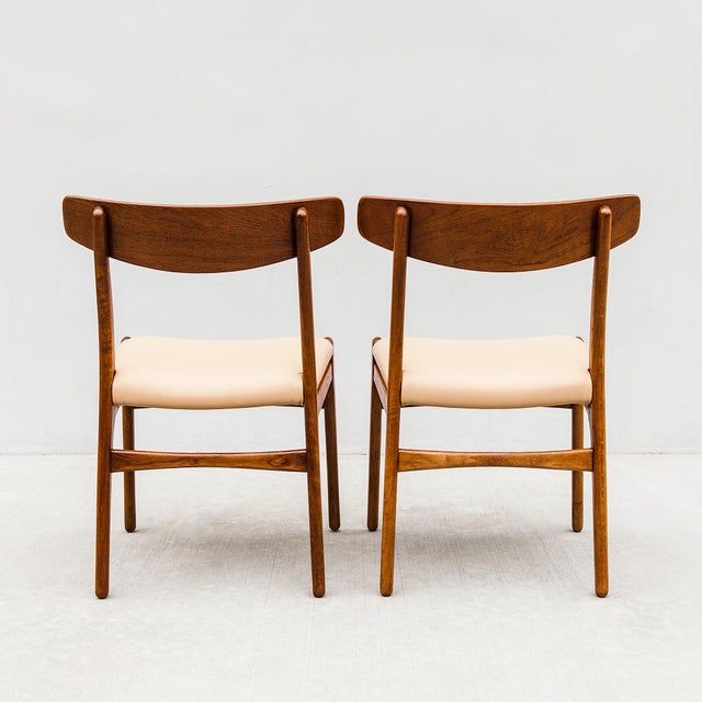 Brown 1960s Restored Ch 23 Dining Chairs in Teak & Oak, Danish Mid Century Modern Attributed to Hans Wegner For Sale - Image 8 of 14