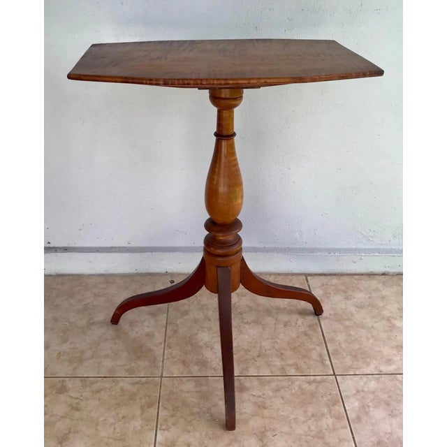 19th C. New England Federal Tilt-Top Tripod Table. For Sale - Image 4 of 13