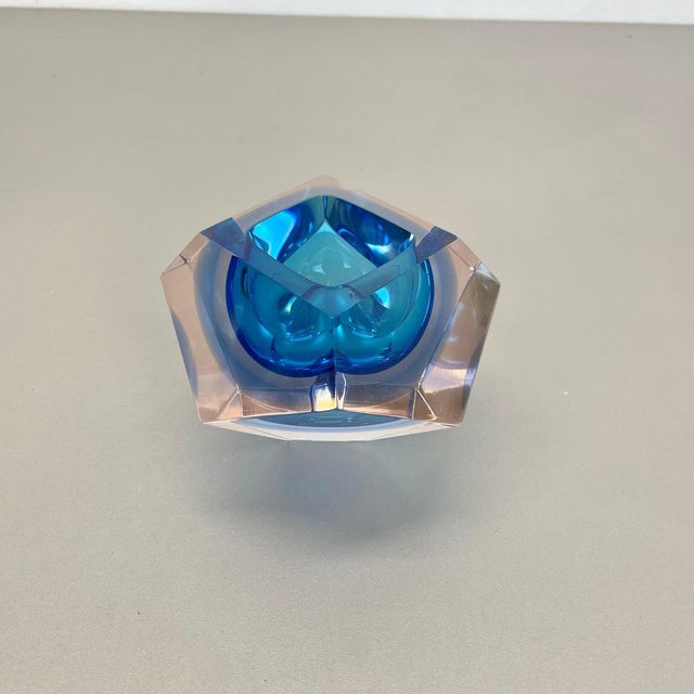 Murano Glass Faceted Diamond Sommerso Bowl from Flavio Poli, Italy, 1970s For Sale - Image 3 of 18