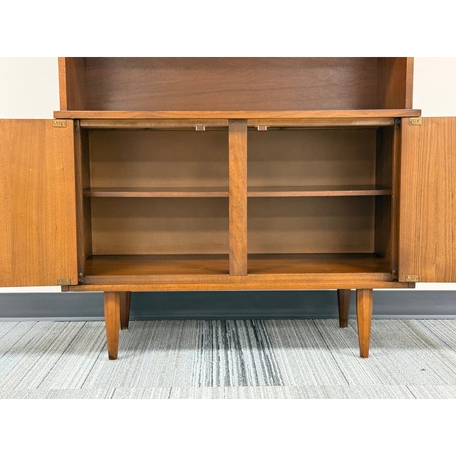 Mid-Century Modern China Cabinet / Book Case / Display Case 1-Pc For Sale In Saint Louis - Image 6 of 10