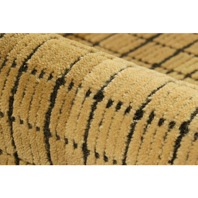 Textile Rug & Kilim’s Gradient Rug in Creamy Beige-Brown Ombre Grid and High-Low Texture For Sale - Image 7 of 8