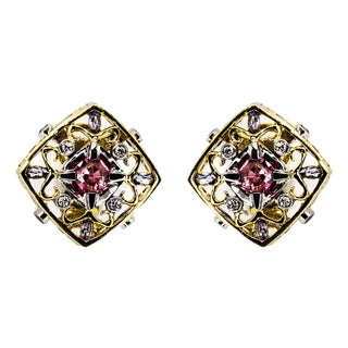 Late 20th Century Pair of Denny Wong 18k Earrings For Sale
