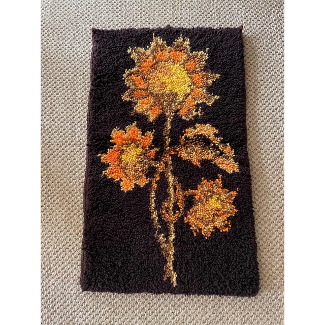 1970s Vintage Sunflower Rug, 1970 For Sale - Image 5 of 6