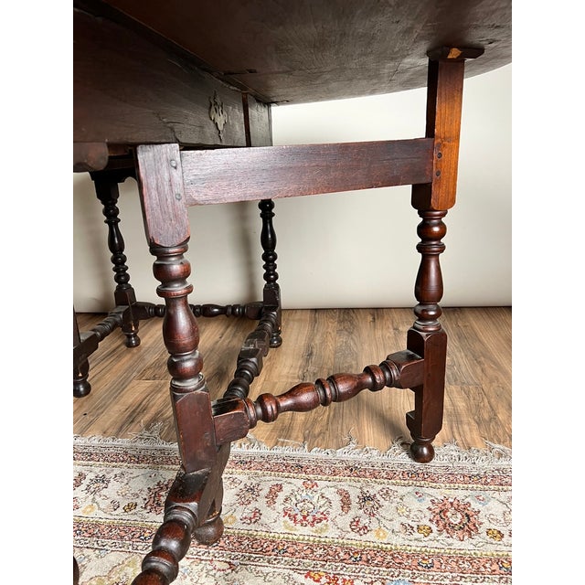 Antique English William & Mary Walnut One Drawer Gateleg Dining Table C. Early 18th Century For Sale - Image 10 of 13