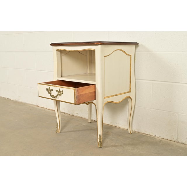 Kindel Furniture French Provincial Louis XV Cream Lacquered and Gold Gilt Nightstand, 1970s For Sale In South Bend - Image 6 of 15
