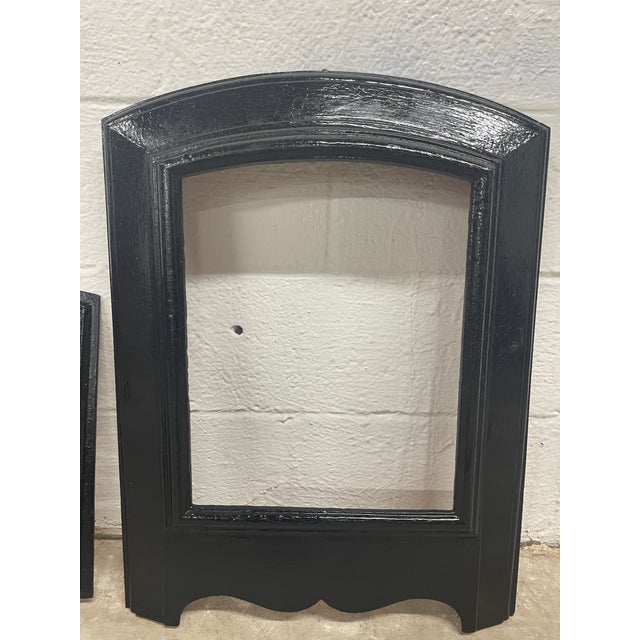 Victorian 19th-Century 2-Piece Cast Iron Fireplace Surround & Removable Rosette Gate – Demopolis, Al Estater 27" X 20.5" For Sale - Image 3 of 6