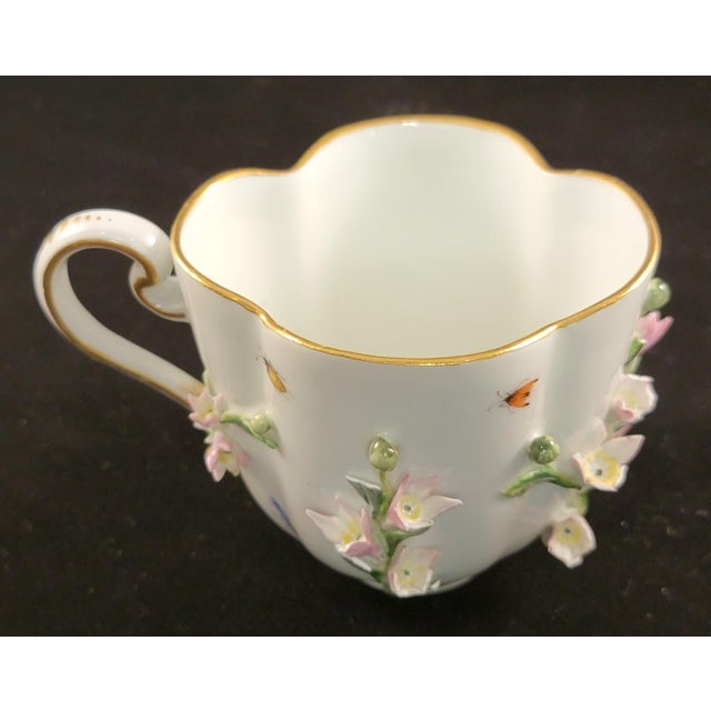 Meissen Porcelain Mid-19th Century Meissen Porcelain Tea Cup and Saucer: Encrusted Flowers, Hand Painted Insects For Sale - Image 4 of 10