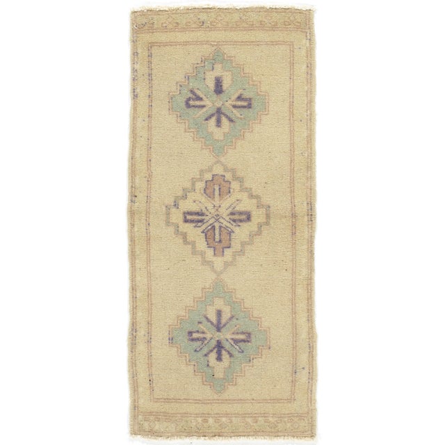 Vintage Turkish Soft Beige Yastik Hand Knotted Wool Rug - 1'6" X 3'4" For Sale - Image 4 of 4