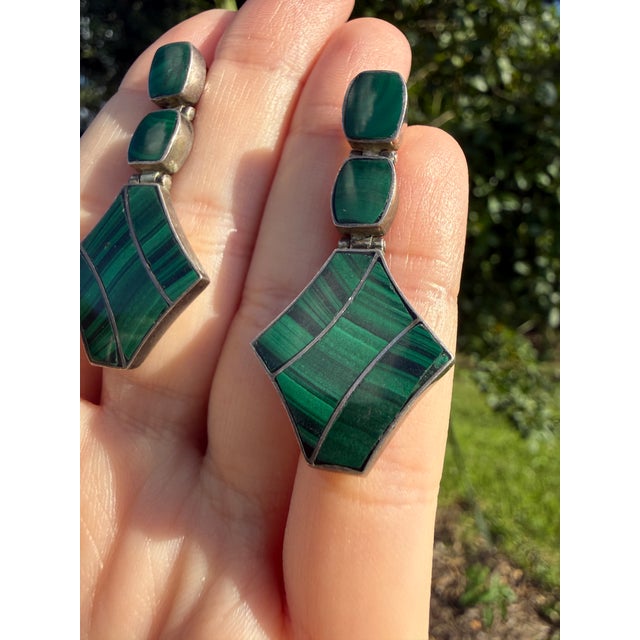 1970s Circa 1970s Malachite & 970 Silver Articulated Drop Earrings With 14k Gold Posts, Pair For Sale - Image 5 of 18