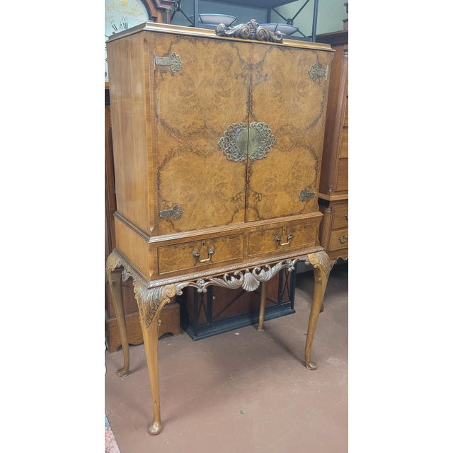 Antique Georgian English Burlwood Bar For Sale - Image 4 of 17