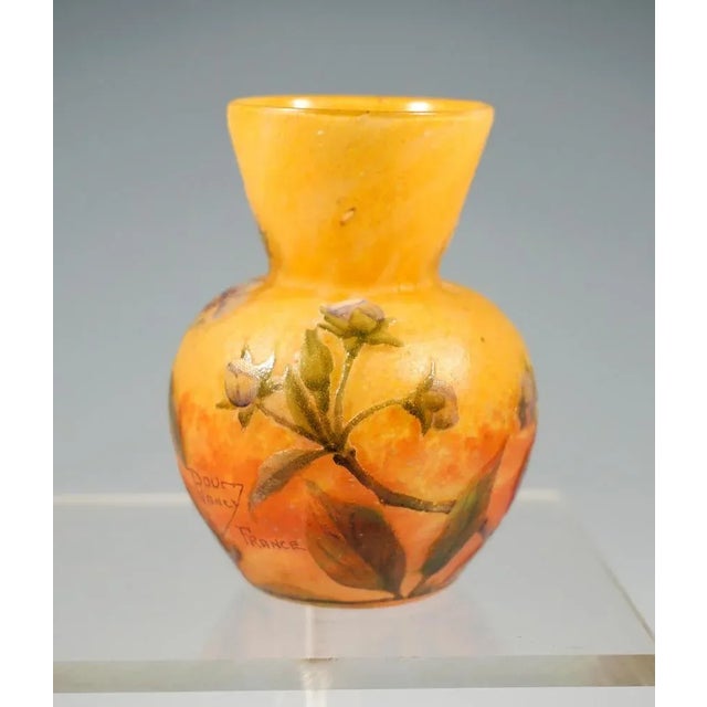 Art Nouveau Cameo Vase with Strawberry Blossoms Decor from Daum Nancy, France, 1910s For Sale - Image 5 of 7