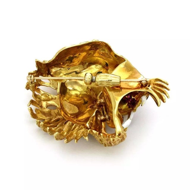 Contemporary Estate 1.75ct Ruby & Emerald Enamel 3D 18k Yellow Gold Tiger Head Brooch For Sale - Image 3 of 3