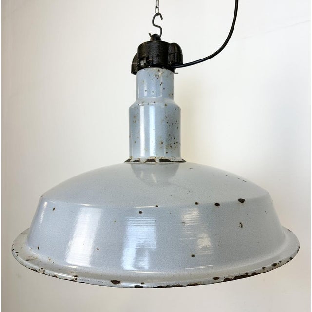 Large Mid-Century Industrial Grey Enamel Factory Lamp, 1950s For Sale - Image 6 of 17
