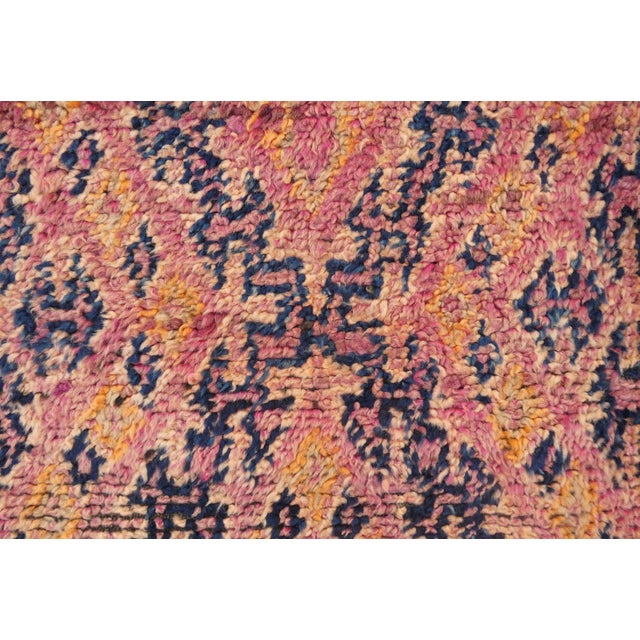 1970s Midcentiru Indigo and Red Beni Guild Rug 5'6 X 9' For Sale - Image 5 of 12