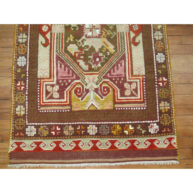 a 2nd quarter of the 20th century turkish ghiordes Details rug no. r1353 size 2' 10" x 4' 5" (86 x 135 cm)