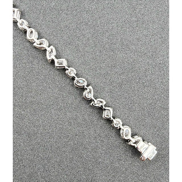 6.32 Ct Mixed Shape Diamond Tennis Bracelet For Sale In Chicago - Image 6 of 8