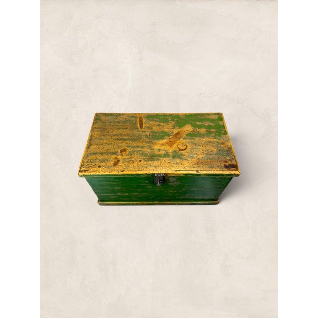 Antique English Green Painted Pine Blanket Chest C 1905 For Sale In Tampa - Image 6 of 11
