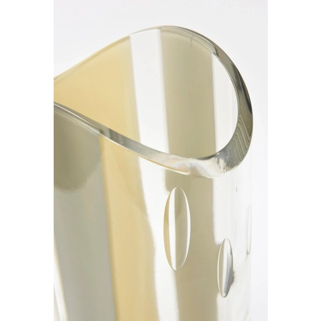 1980s Murano Vintage Seguso Vetri d'Arte Striped Tan, Beige, Gray Glass Vase With Large Side Bubbles For Sale - Image 5 of 13