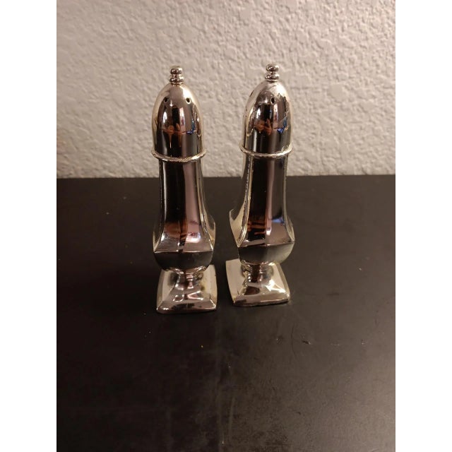 Oneida 1980s Oneida Pair of Silverplated S/P Shakers For Sale - Image 4 of 5
